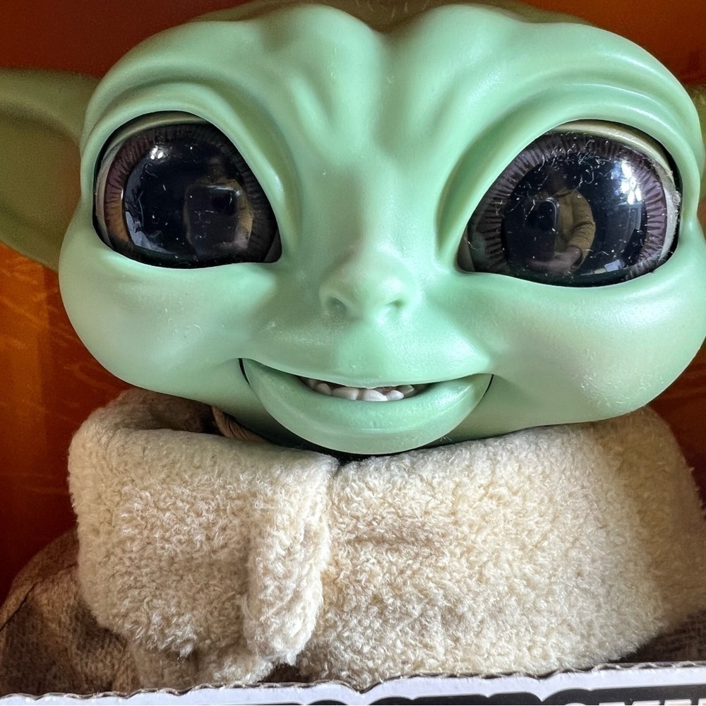 Star Wars Galactic Snacking Grogu, baby Yoda , The Child